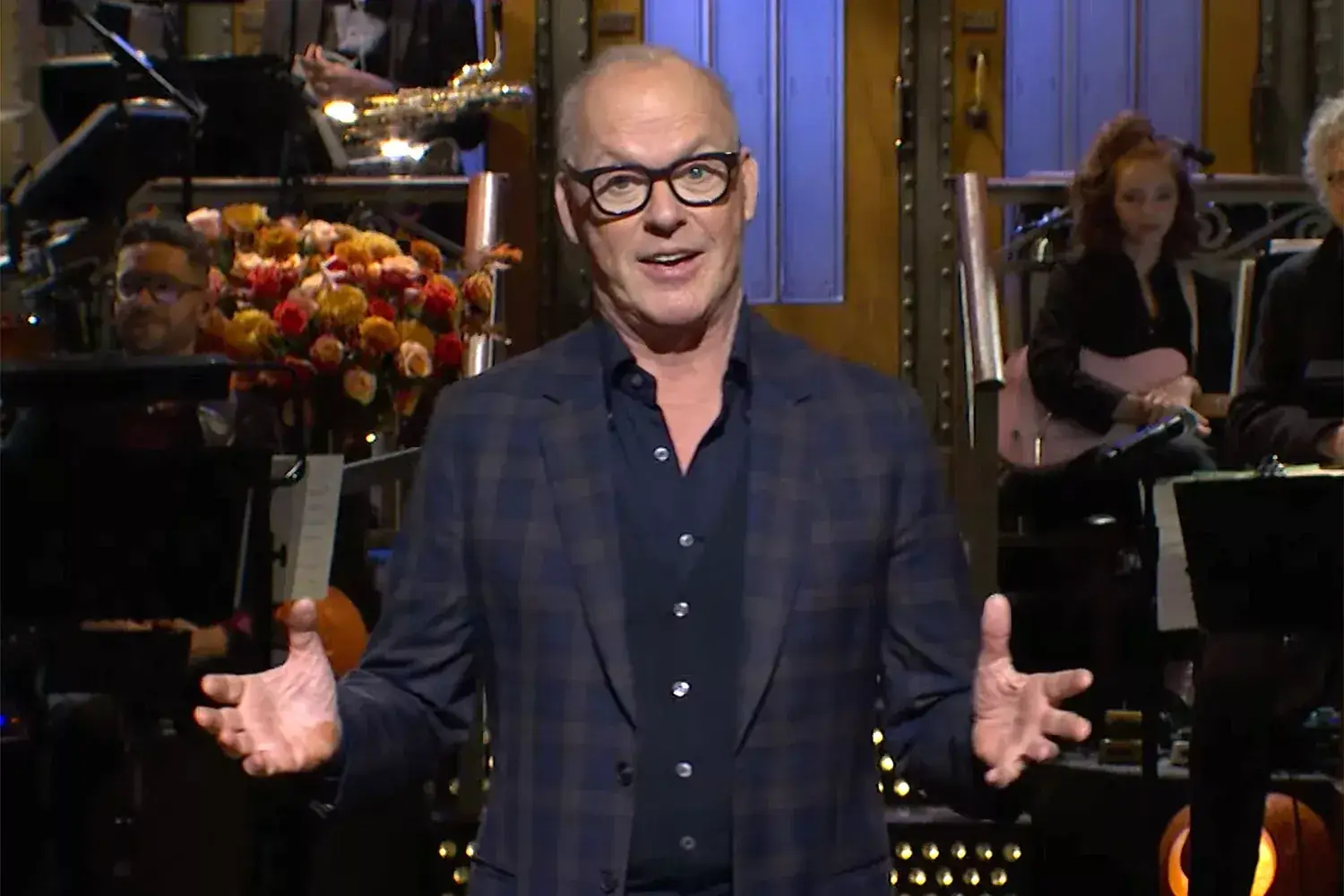 Saturday Night Live recap: Michael Keaton hosts, Alec Baldwin returns as Bret Baier in Fox interview parody Related images #4