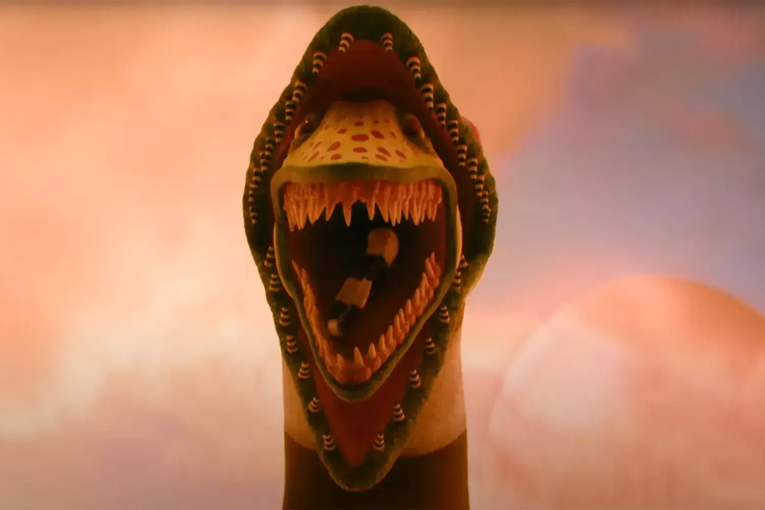 Jenna Ortega, Winona Ryder on shooting the Beetlejuice Beetlejuice Sandworm scene (exclusive) Related images #4